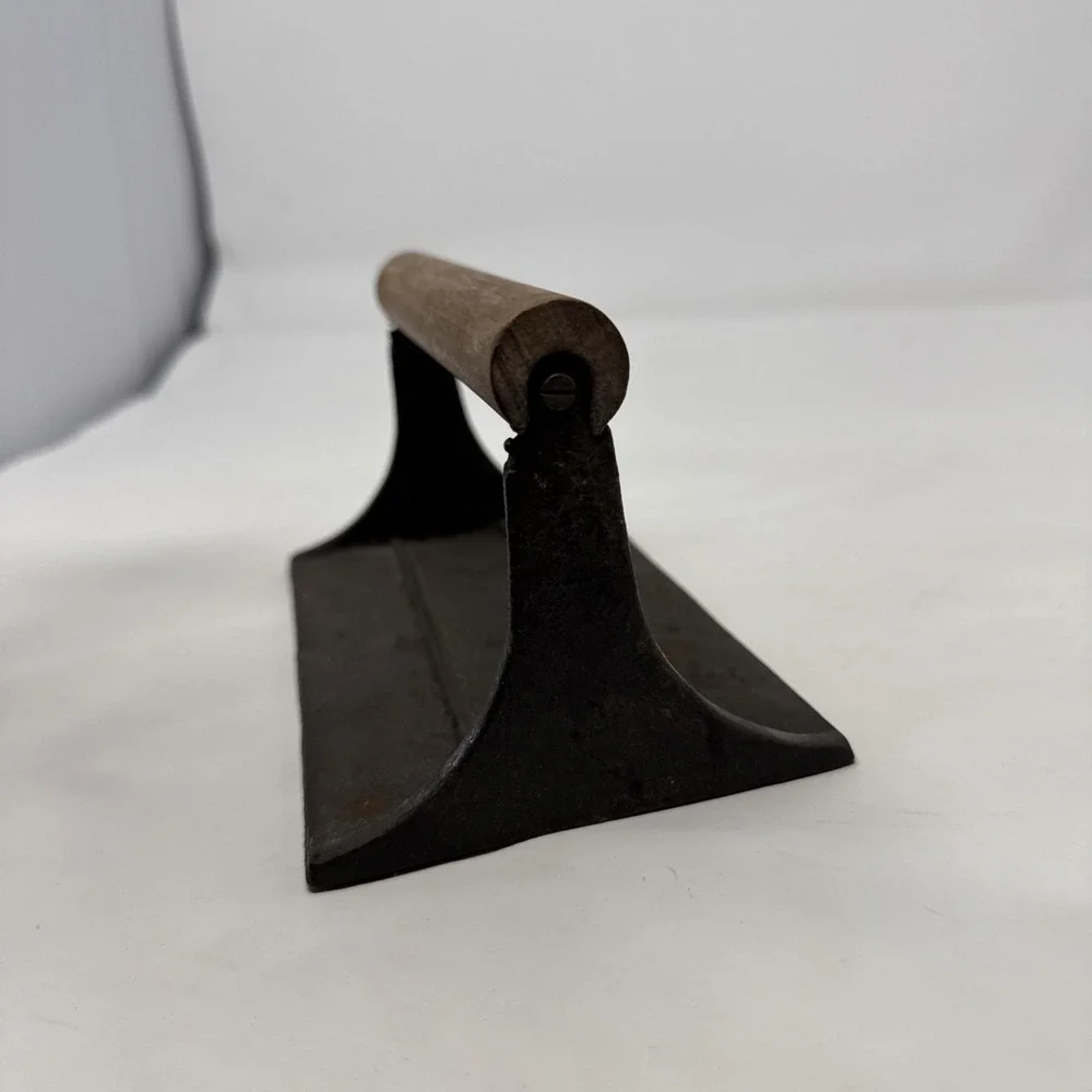 Vintage Cast Iron Bacon Press with Wood Handle & Pig Design 7